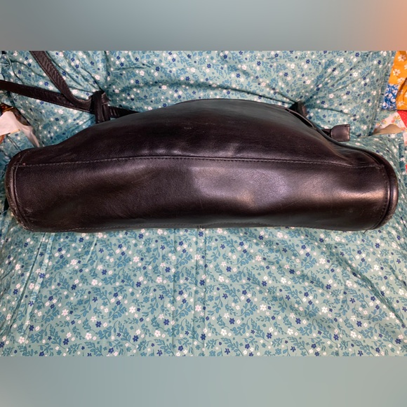 Lord & Taylor Vintage Black Leather Handbag - Picture 4 of 6